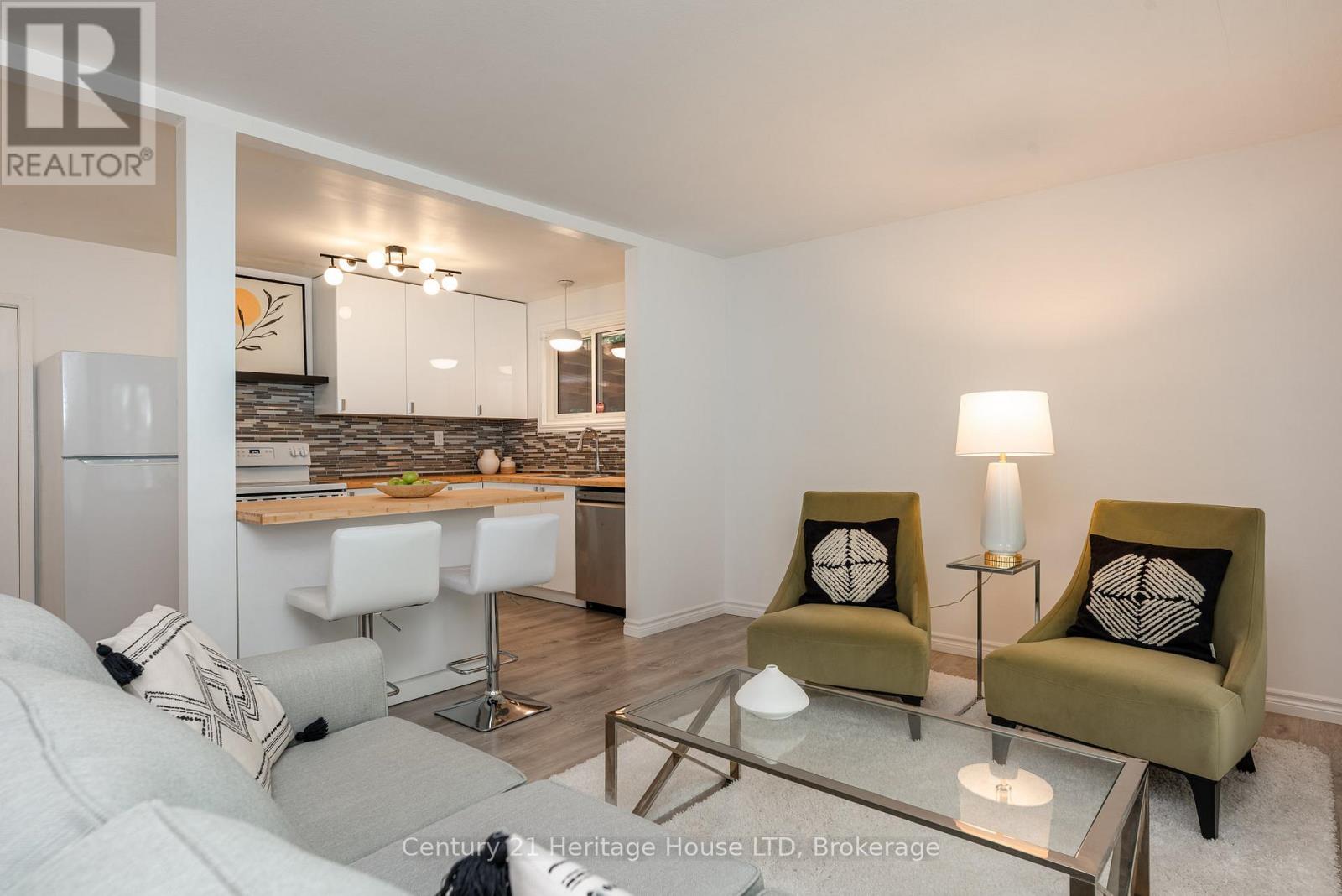 6861 Fairlawn Crescent, Niagara Falls, Ontario  L2G 5B1 - Photo 5 - X12329857