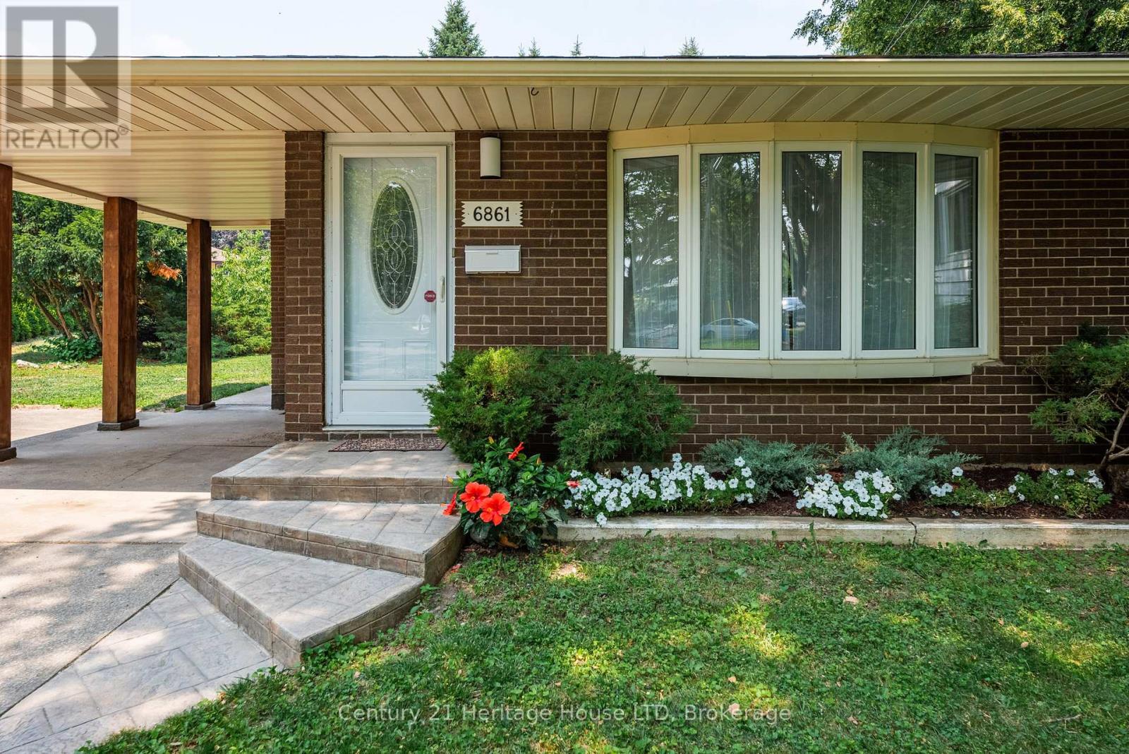 6861 Fairlawn Crescent, Niagara Falls, Ontario  L2G 5B1 - Photo 2 - X12329857