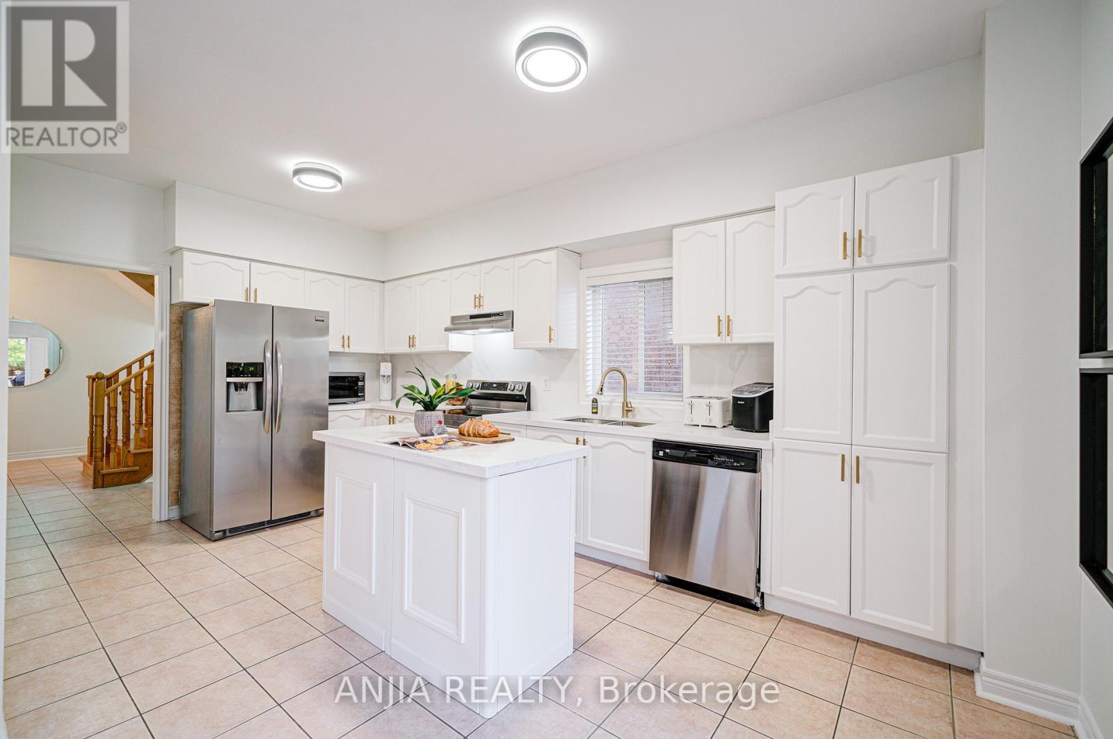 97 Blackthorn Drive, Vaughan, Ontario  L6A 3N2 - Photo 14 - N12439831