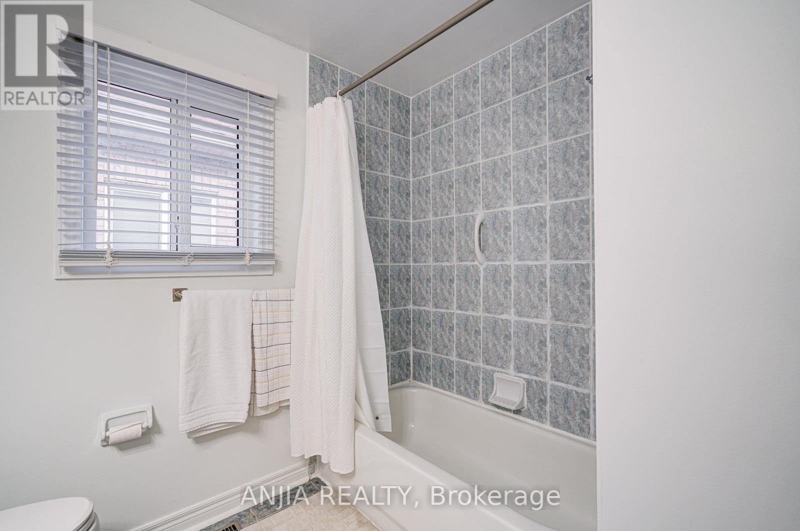 97 Blackthorn Drive, Vaughan, Ontario  L6A 3N2 - Photo 23 - N12439831