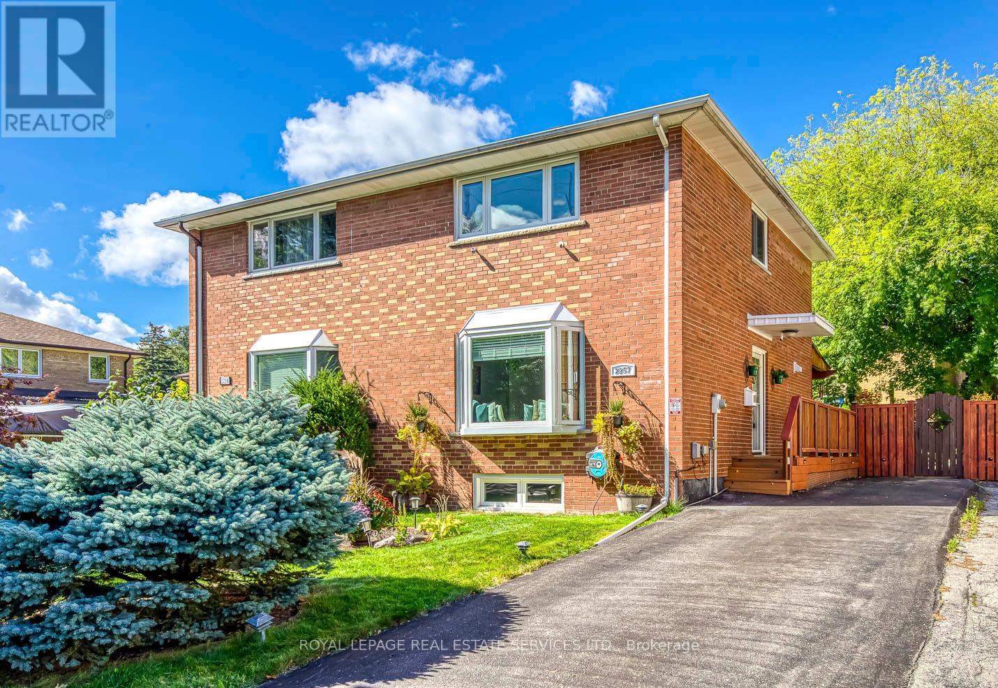 2257 Wiseman Court, Mississauga (Clarkson), Ontario  L5J 1P4 - Photo 1 - W12440516
