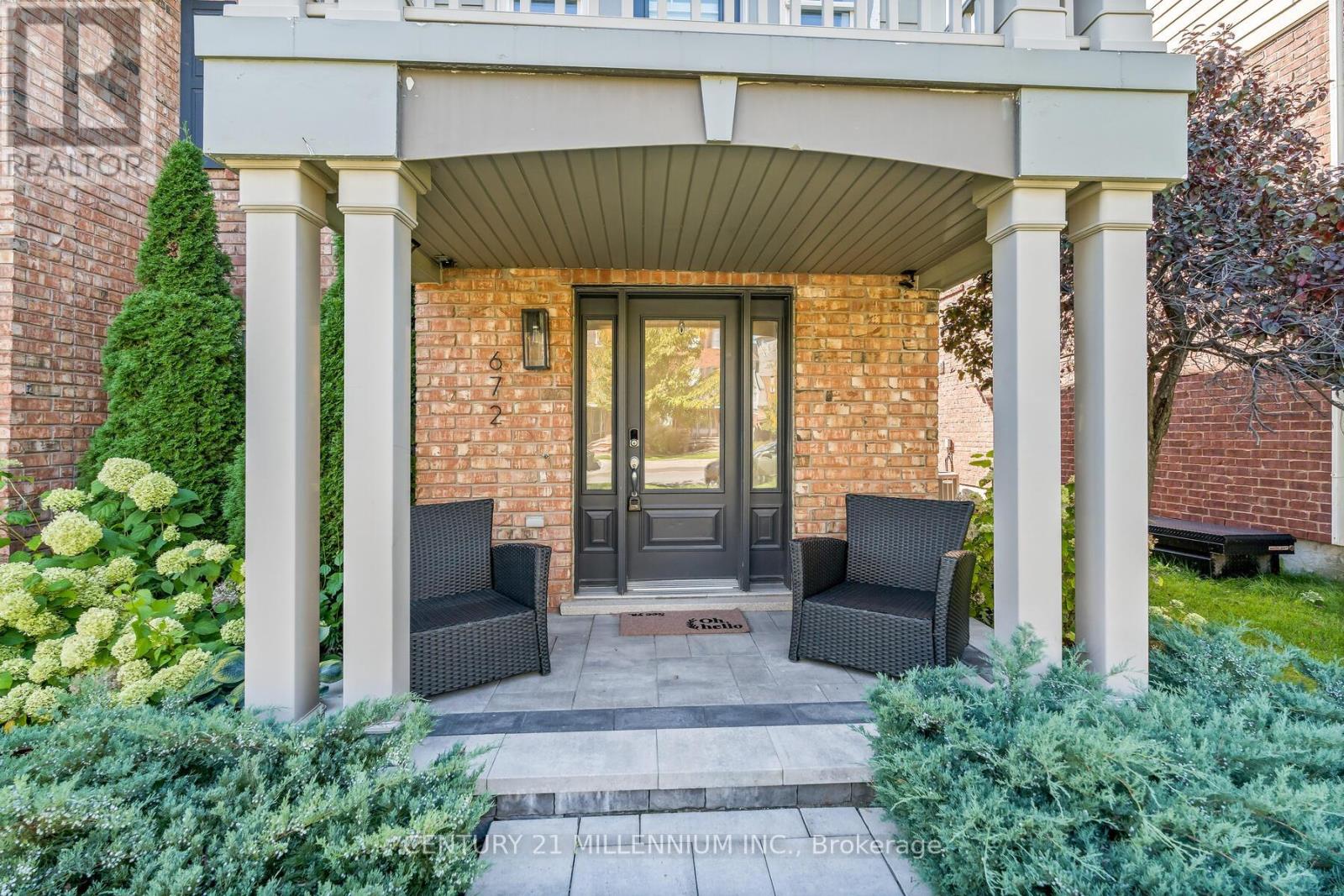 672 Holly Avenue, Milton, Ontario  L9T 0G2 - Photo 4 - W12440618