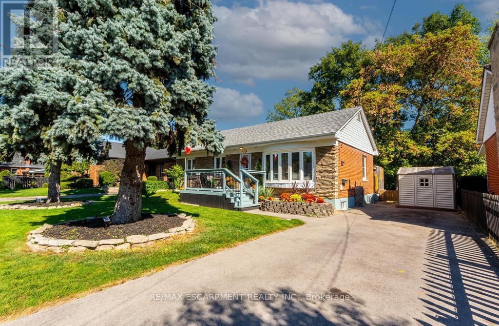 11 Beland Court, Hamilton, Ontario  L8K 3T8 - Photo 2 - X12431705