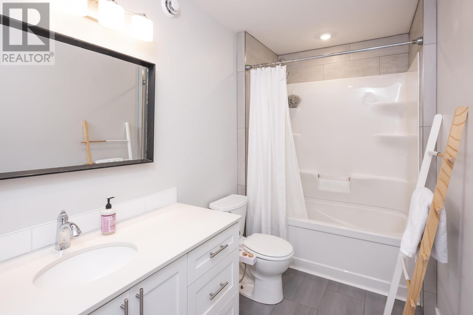 1611 Broadmore Ave, Thunder Bay, Ontario  P7E 2Z4 - Photo 30 - TB252992