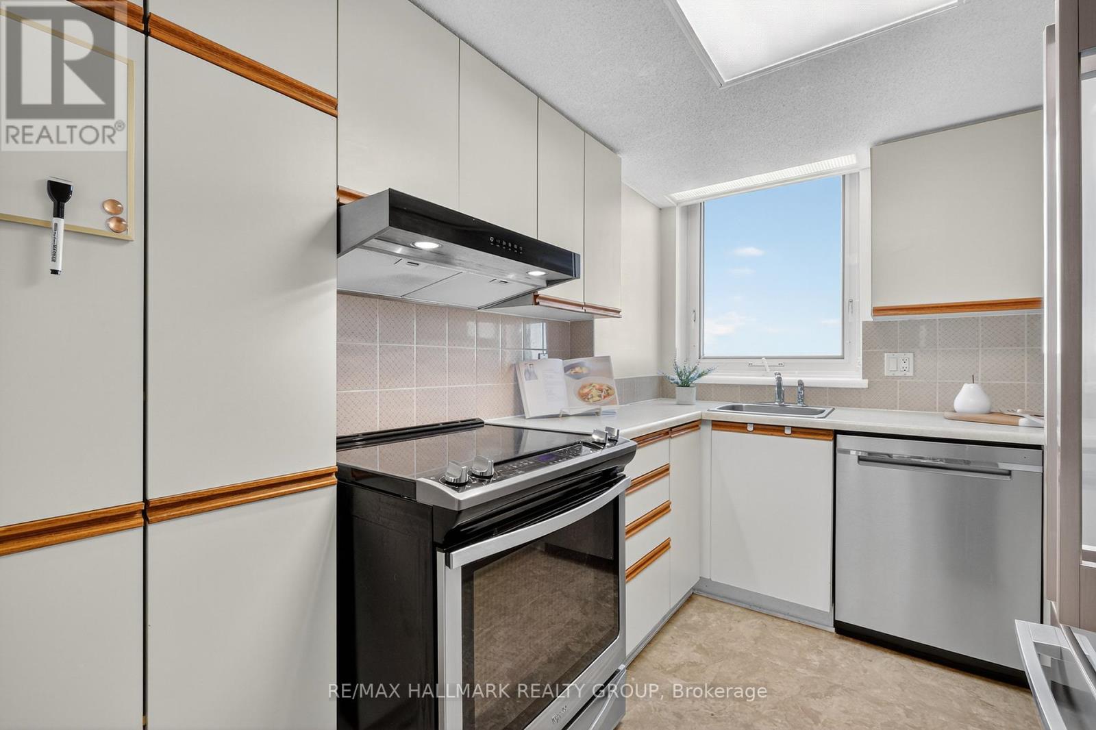 1207 - 80 Sandcastle Drive, Ottawa, Ontario  K2H 9E7 - Photo 11 - X12440757