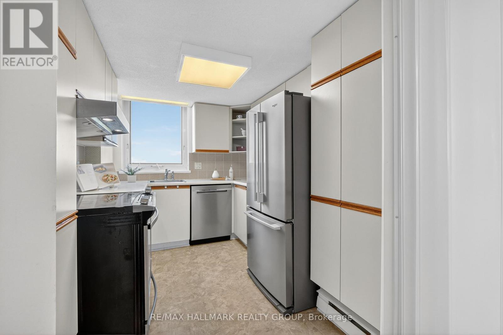 1207 - 80 Sandcastle Drive, Ottawa, Ontario  K2H 9E7 - Photo 12 - X12440757