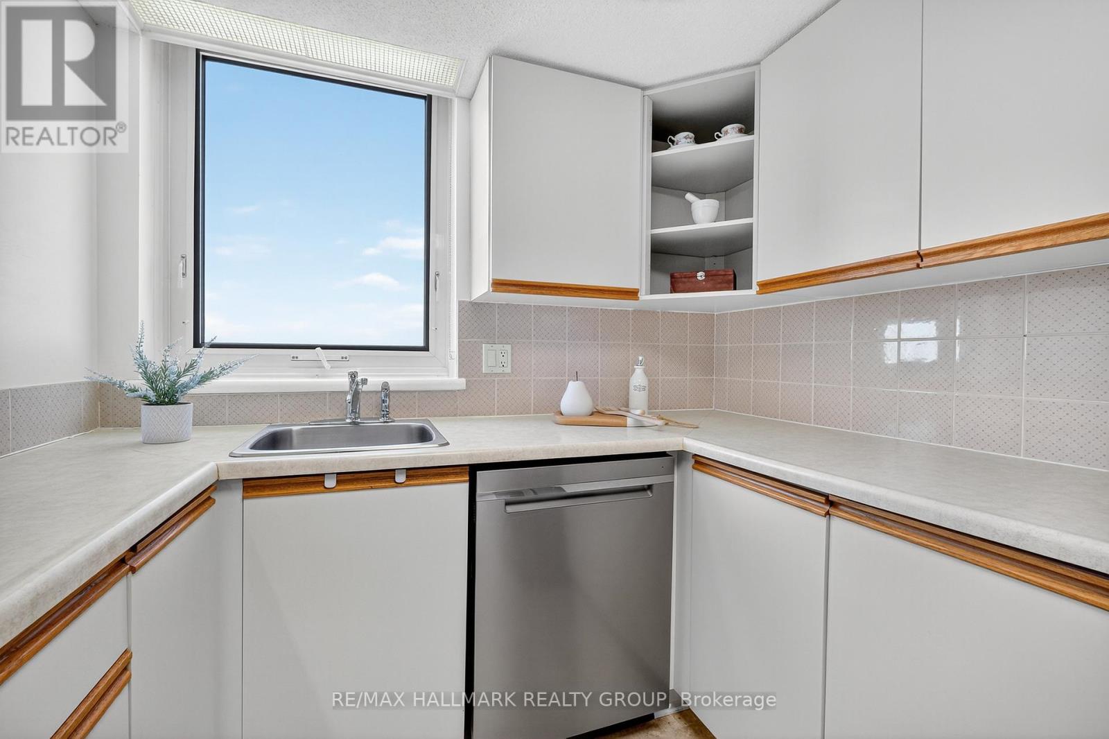 1207 - 80 Sandcastle Drive, Ottawa, Ontario  K2H 9E7 - Photo 13 - X12440757