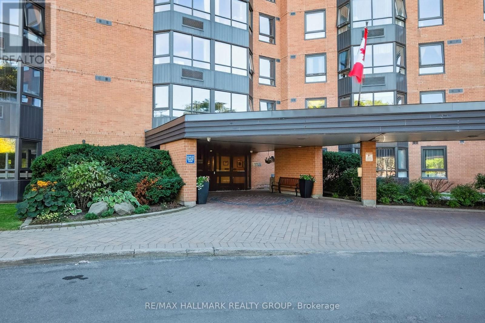 1207 - 80 Sandcastle Drive, Ottawa, Ontario  K2H 9E7 - Photo 2 - X12440757