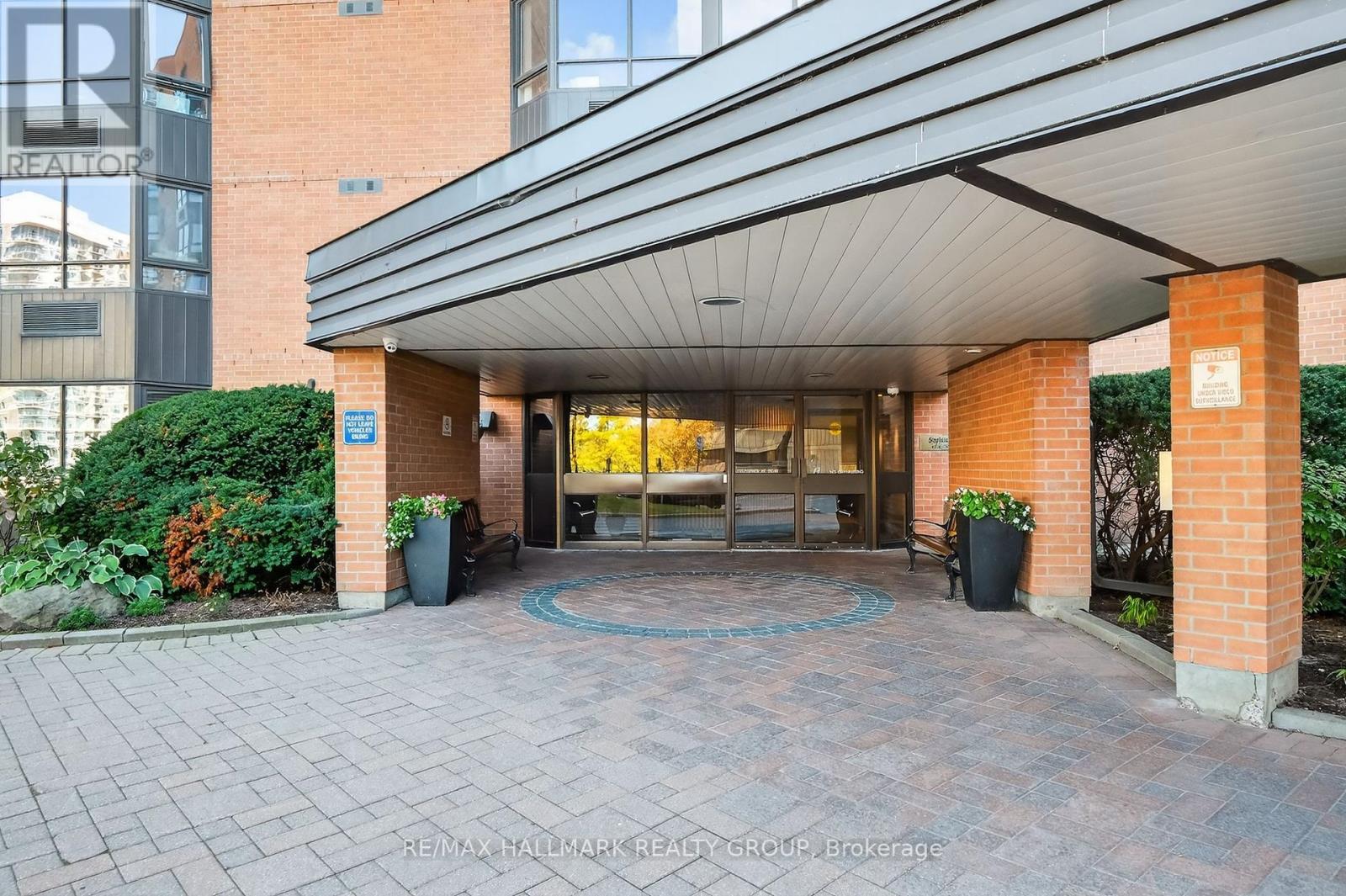 1207 - 80 Sandcastle Drive, Ottawa, Ontario  K2H 9E7 - Photo 3 - X12440757
