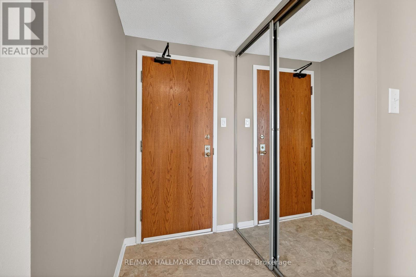 1207 - 80 Sandcastle Drive, Ottawa, Ontario  K2H 9E7 - Photo 7 - X12440757