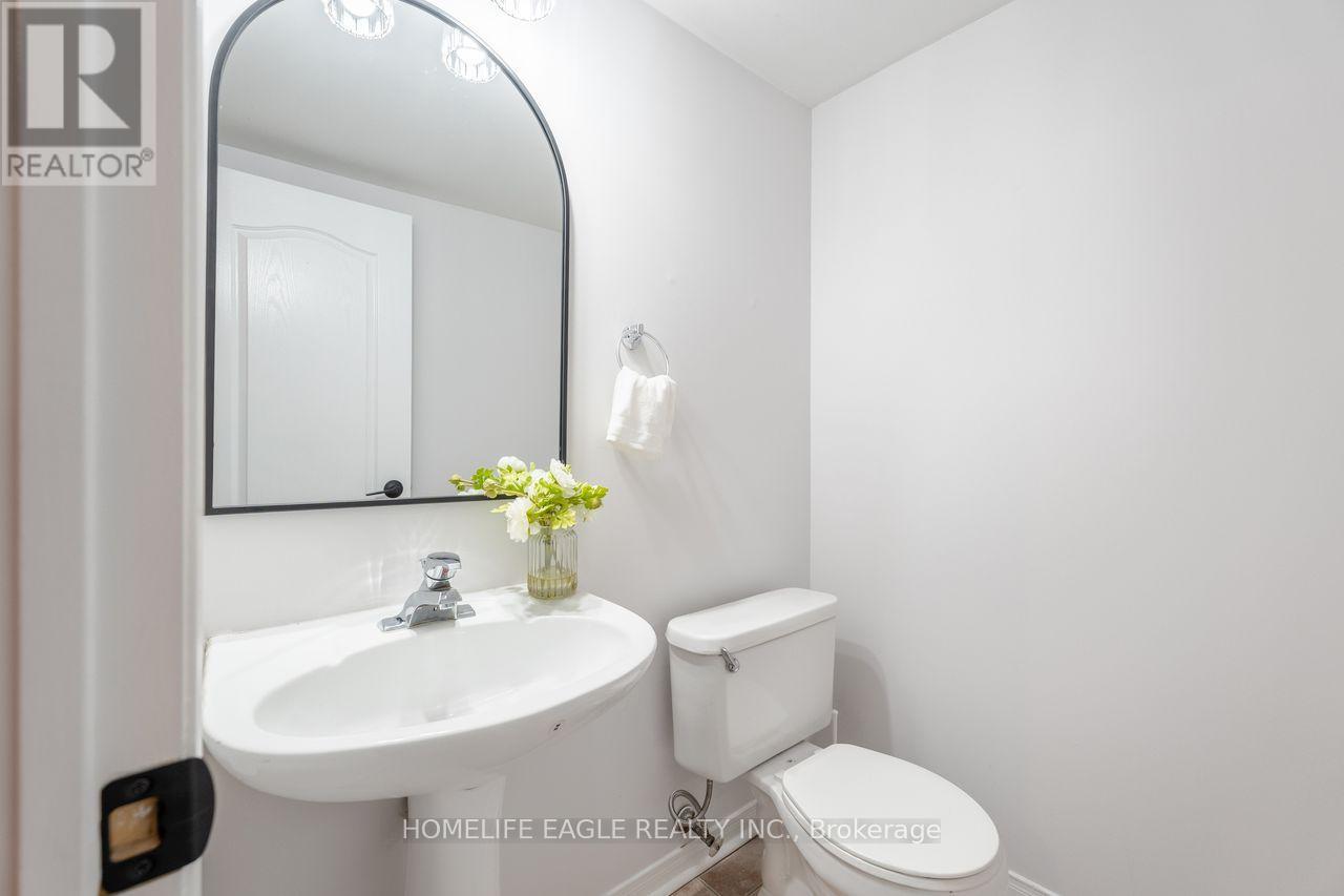 42 Millcliff Circle, Aurora, Ontario  L4G 7N7 - Photo 10 - N12424077
