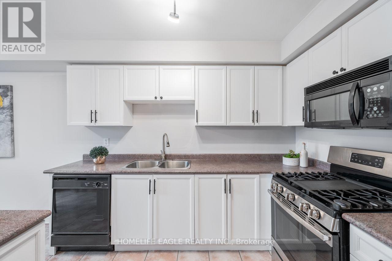 42 Millcliff Circle, Aurora, Ontario  L4G 7N7 - Photo 9 - N12424077