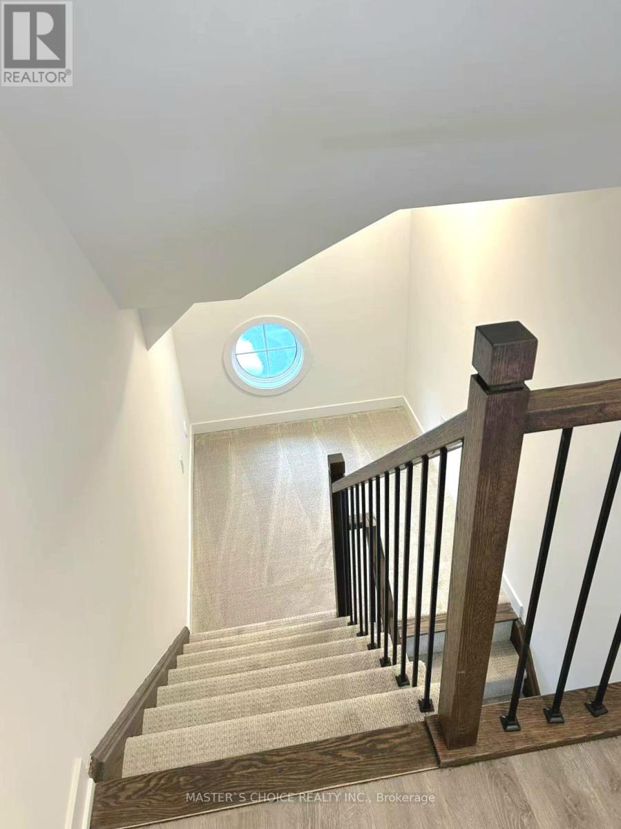 92 Lyall Stokes Circle, East Gwillimbury, Ontario  L0G 1M0 - Photo 16 - N12438847