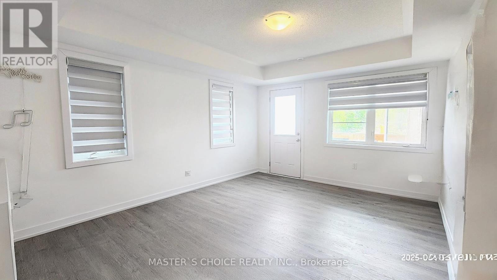 92 Lyall Stokes Circle, East Gwillimbury, Ontario  L0G 1M0 - Photo 10 - N12438847