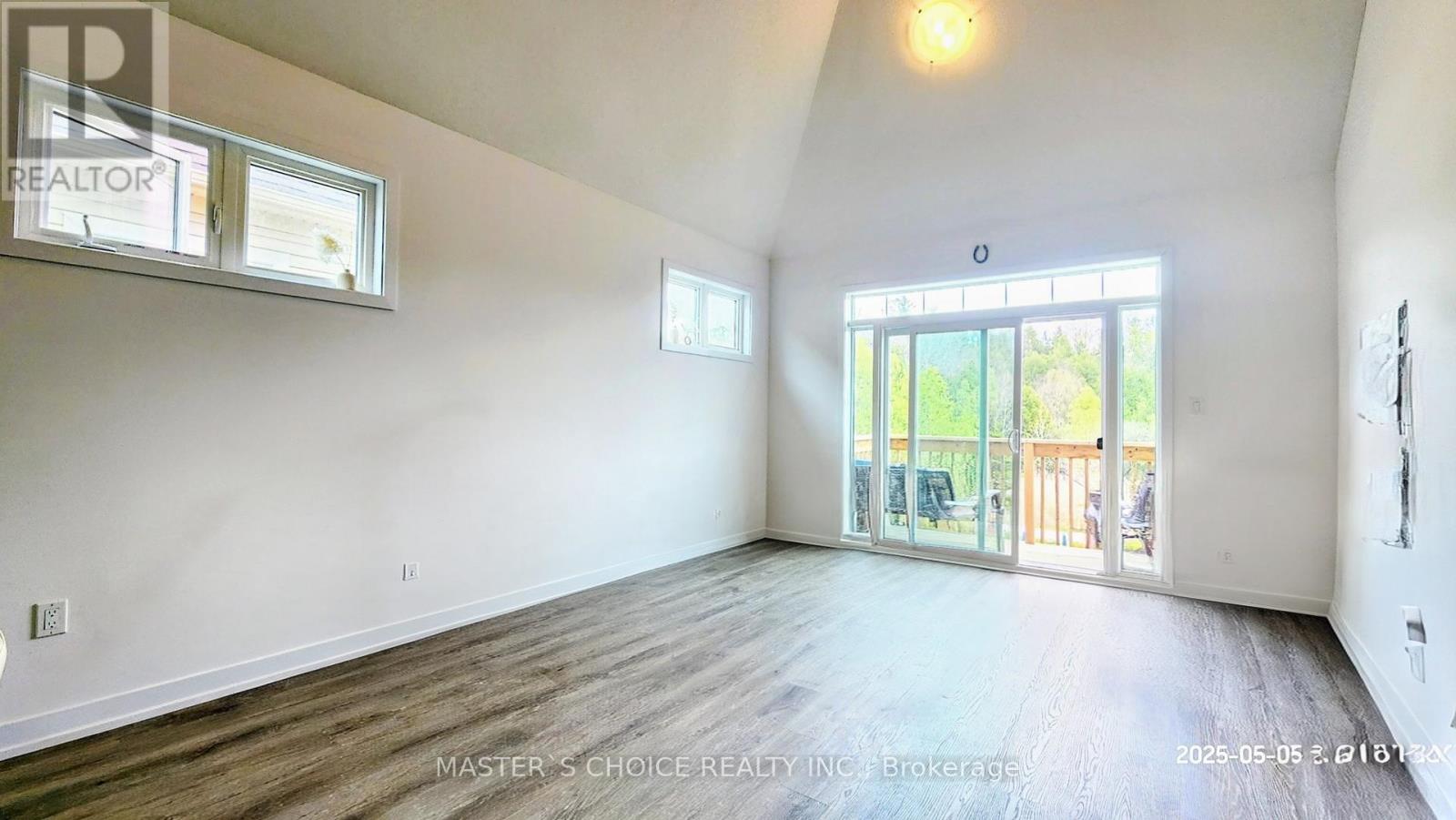 92 Lyall Stokes Circle, East Gwillimbury, Ontario  L0G 1M0 - Photo 6 - N12438847