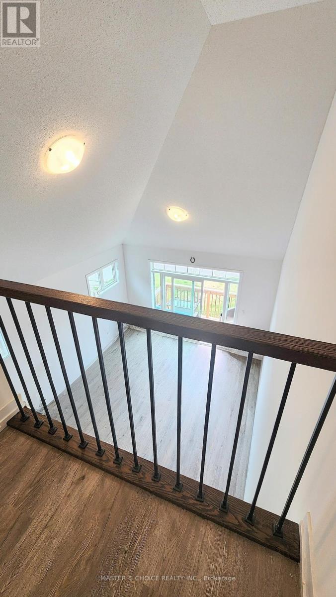 92 Lyall Stokes Circle, East Gwillimbury, Ontario  L0G 1M0 - Photo 14 - N12438847