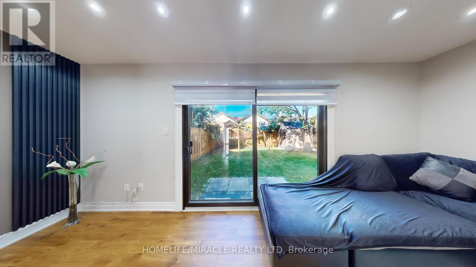64 Radford Drive, Brampton, Ontario  L6V 2Y9 - Photo 5 - W12435638