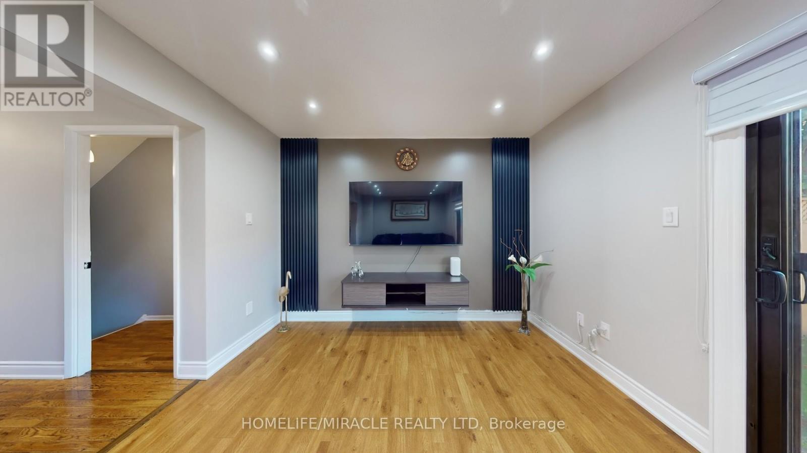 64 Radford Drive, Brampton, Ontario  L6V 2Y9 - Photo 7 - W12435638