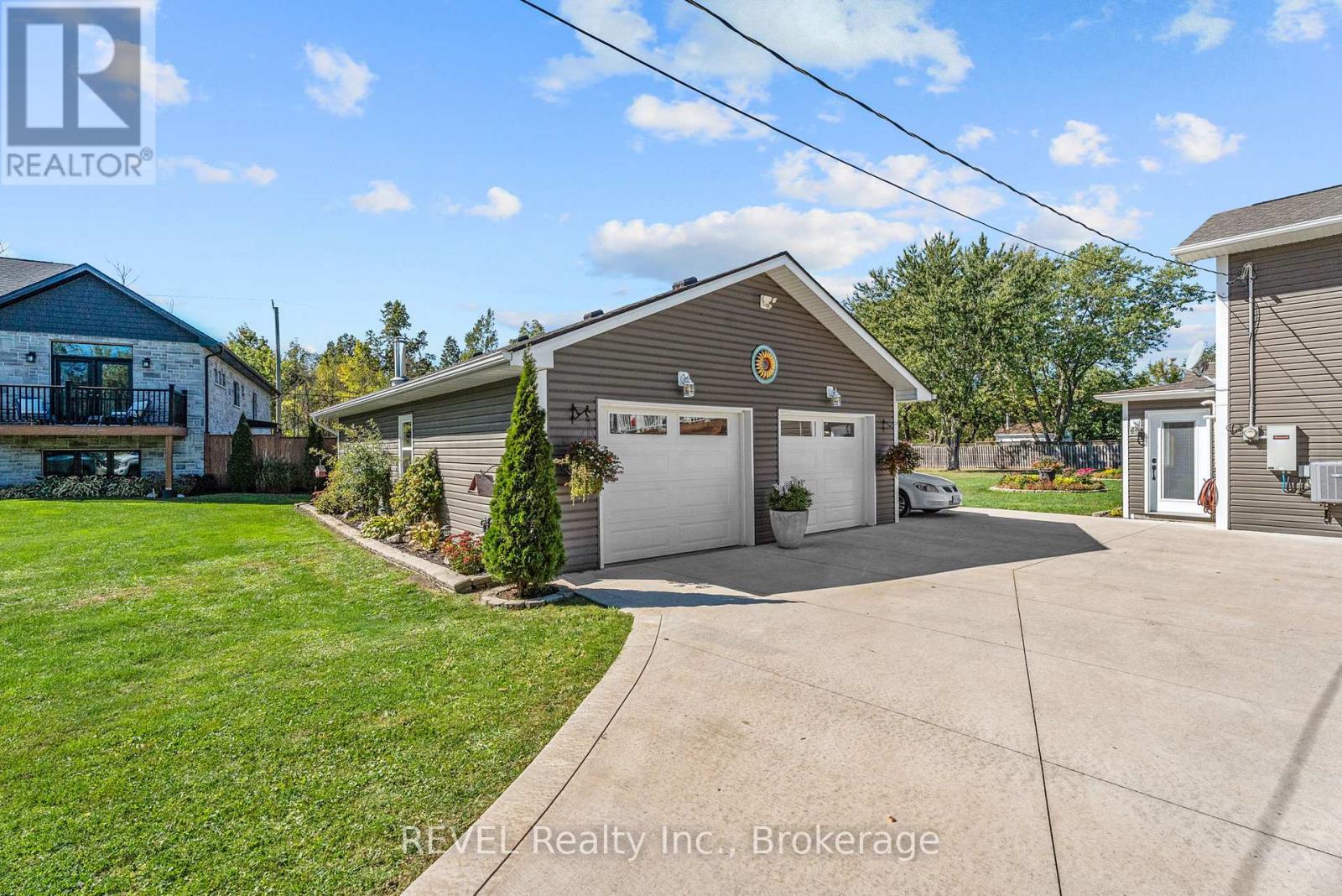 4099 Niagara Parkway, Fort Erie (Black Creek), Ontario  L0S 1S0 - Photo 4 - X12440673