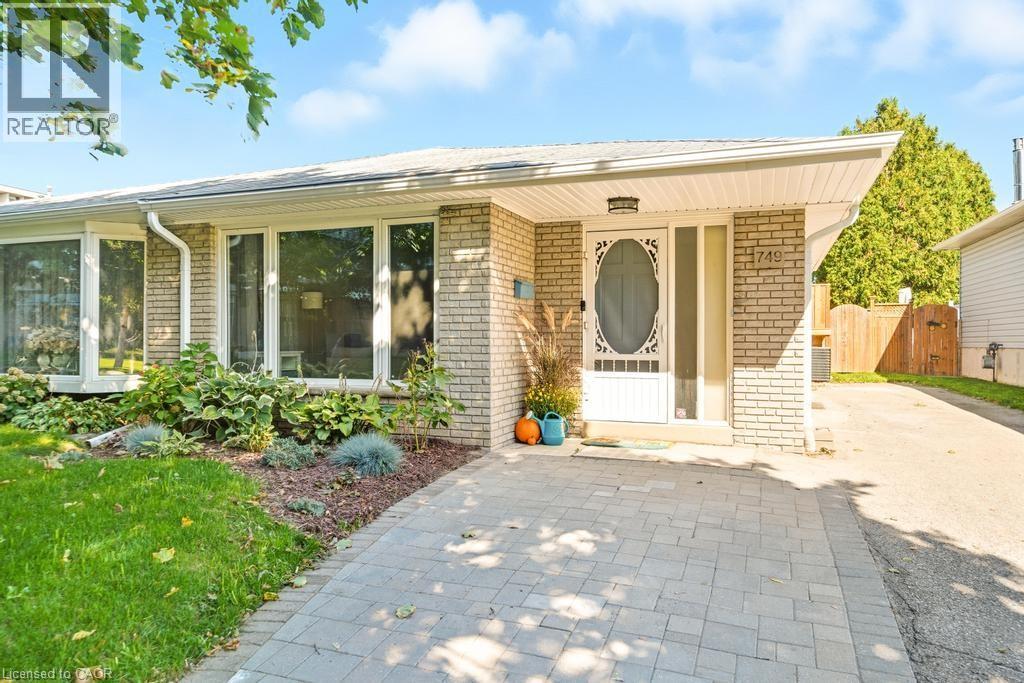 749 Hager Avenue, Burlington, Ontario  L7S 1W9 - Photo 1 - 40775547
