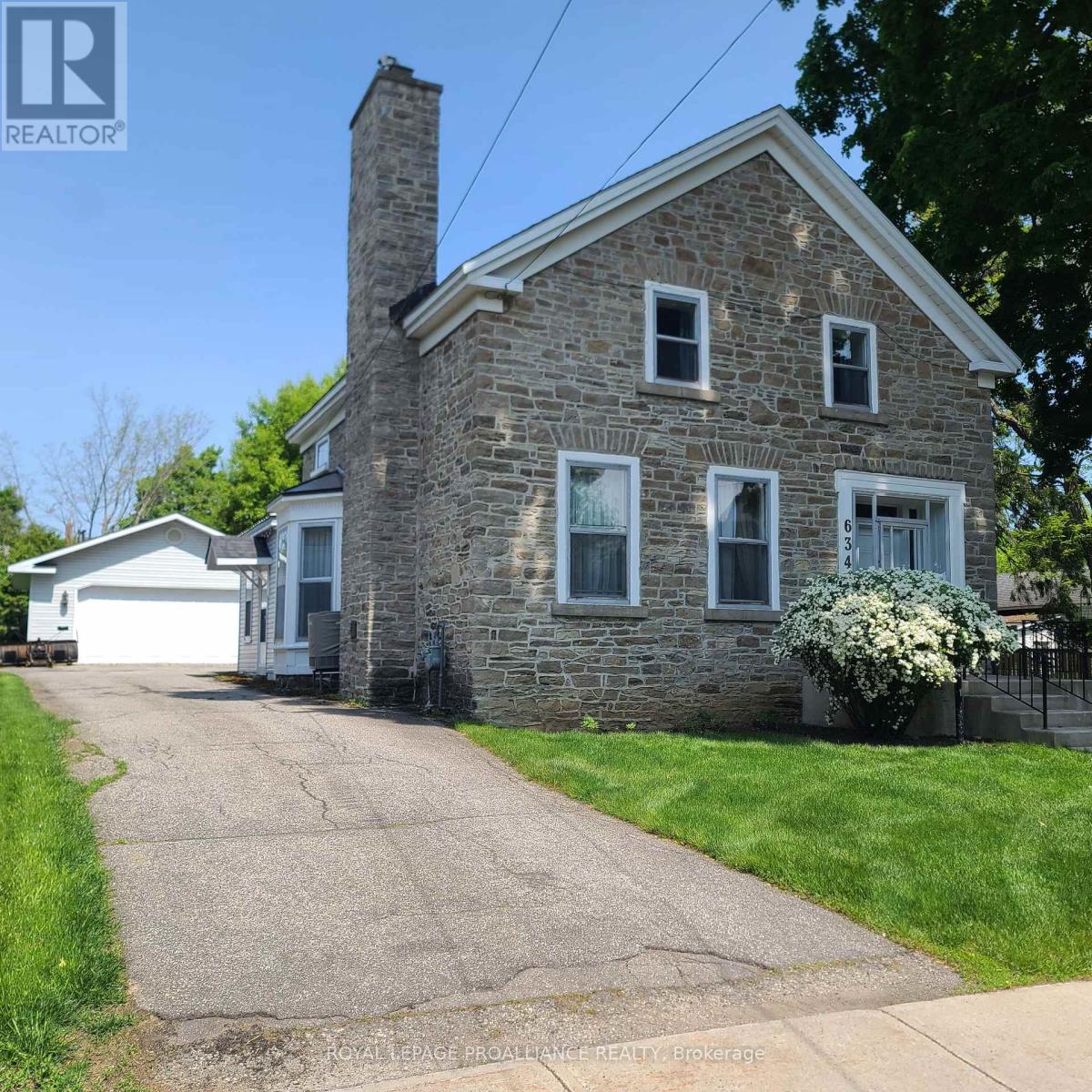 634 Henry Street W, Prescott, Ontario  K0E 1T0 - Photo 2 - X12440678