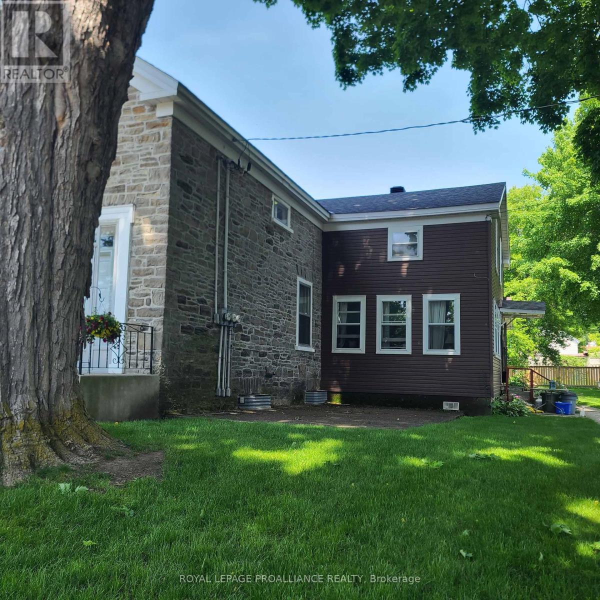 634 Henry Street W, Prescott, Ontario  K0E 1T0 - Photo 3 - X12440678