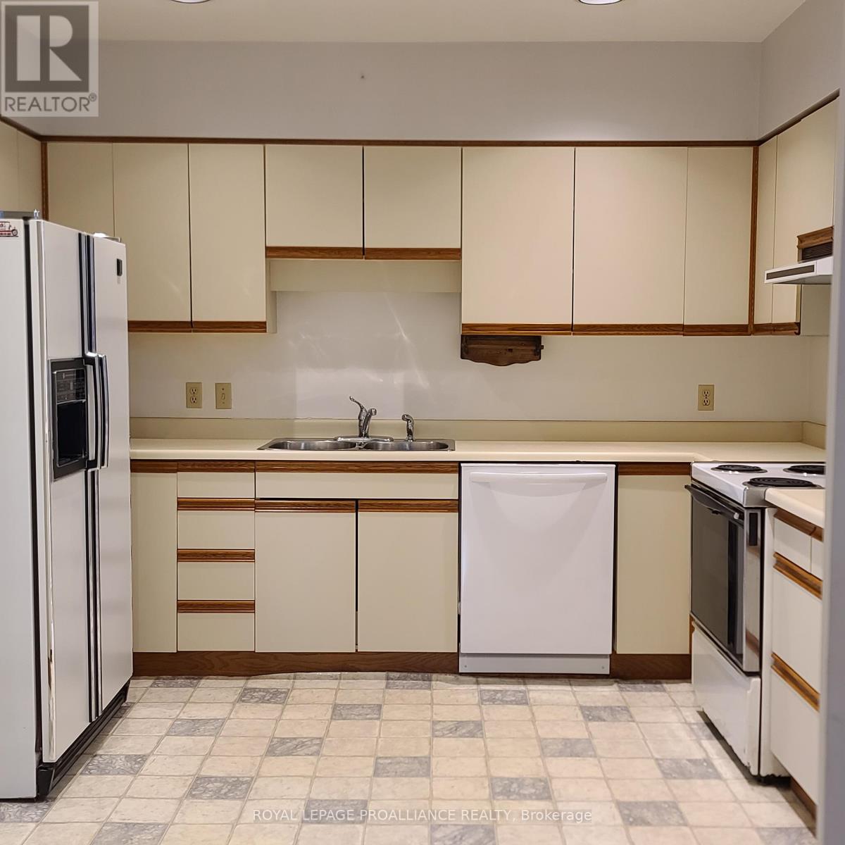 634 Henry Street W, Prescott, Ontario  K0E 1T0 - Photo 6 - X12440678