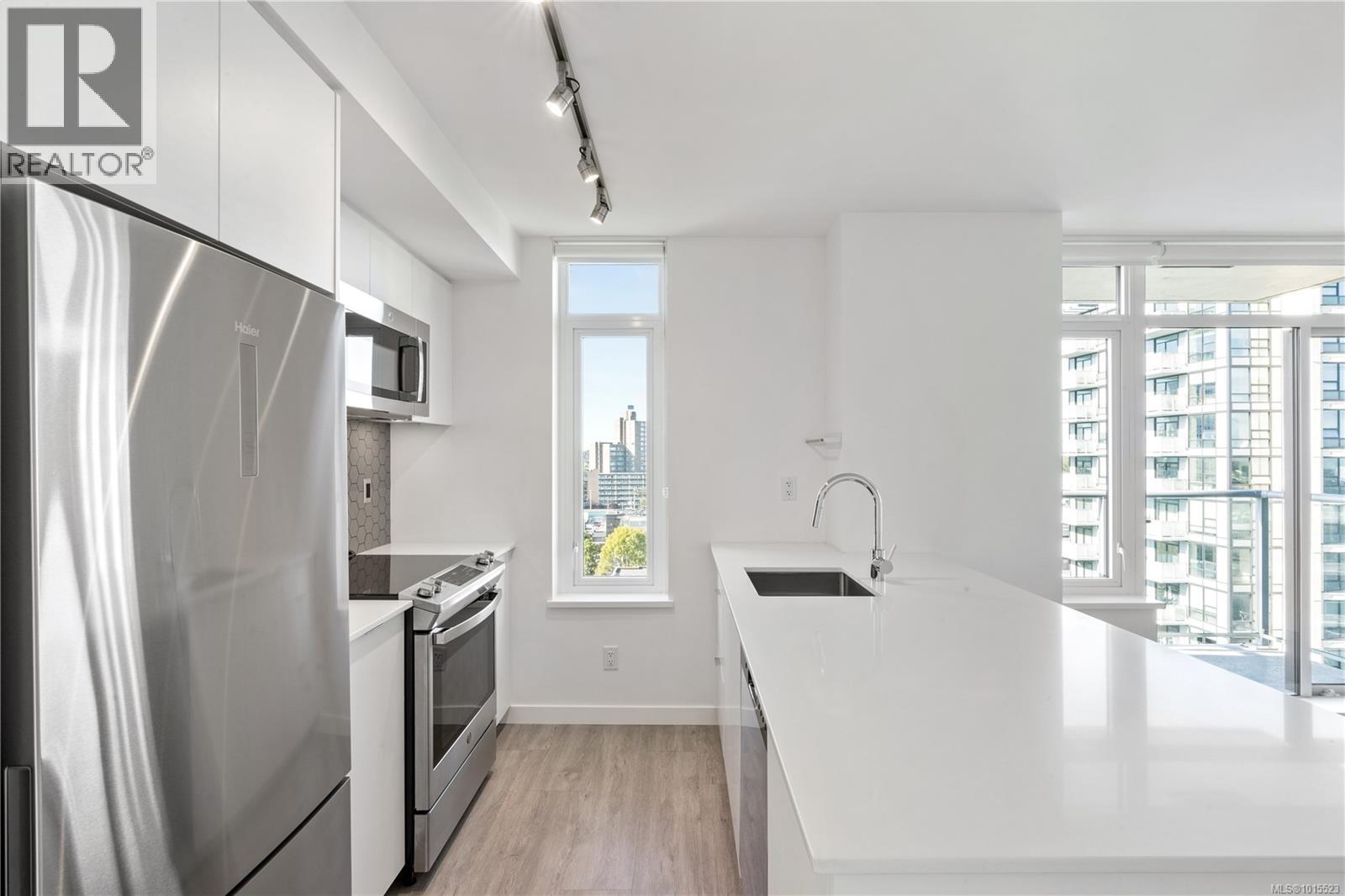 1206 845 Johnson St, Victoria, British Columbia V8W 0G3 - Photo 9 - 1015523