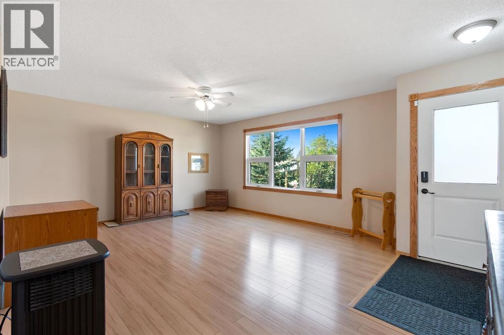 21 Pearson Place, Carstairs, Alberta  T0M 0N0 - Photo 5 - A2260434