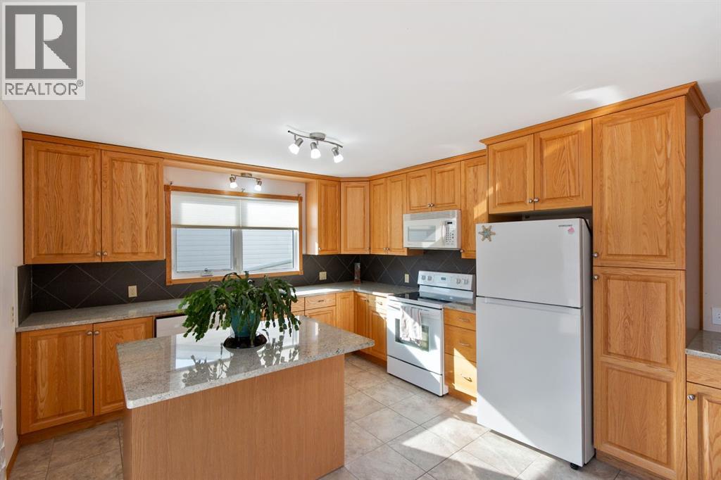 21 Pearson Place, Carstairs, Alberta  T0M 0N0 - Photo 8 - A2260434