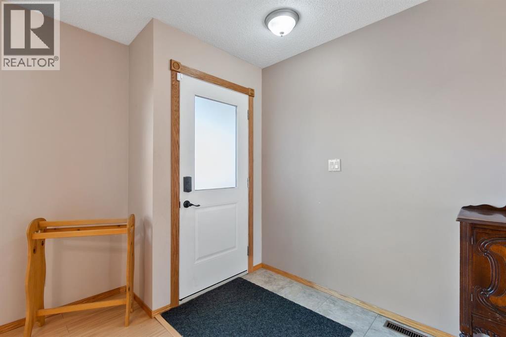21 Pearson Place, Carstairs, Alberta  T0M 0N0 - Photo 3 - A2260434
