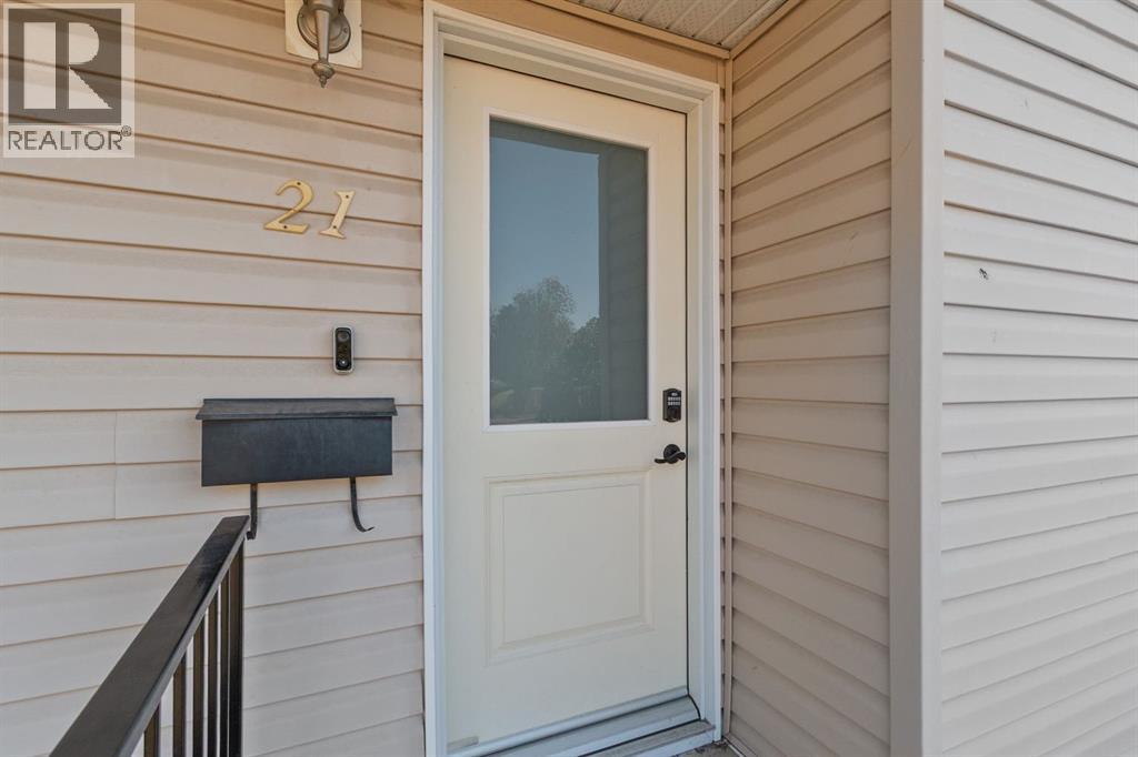 21 Pearson Place, Carstairs, Alberta  T0M 0N0 - Photo 2 - A2260434