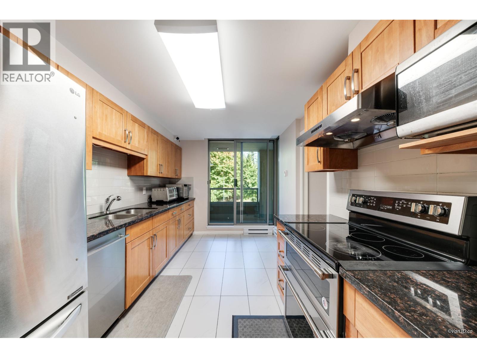 203 3070 Guildford Way, Coquitlam, British Columbia  V3B 7R8 - Photo 4 - R3054294
