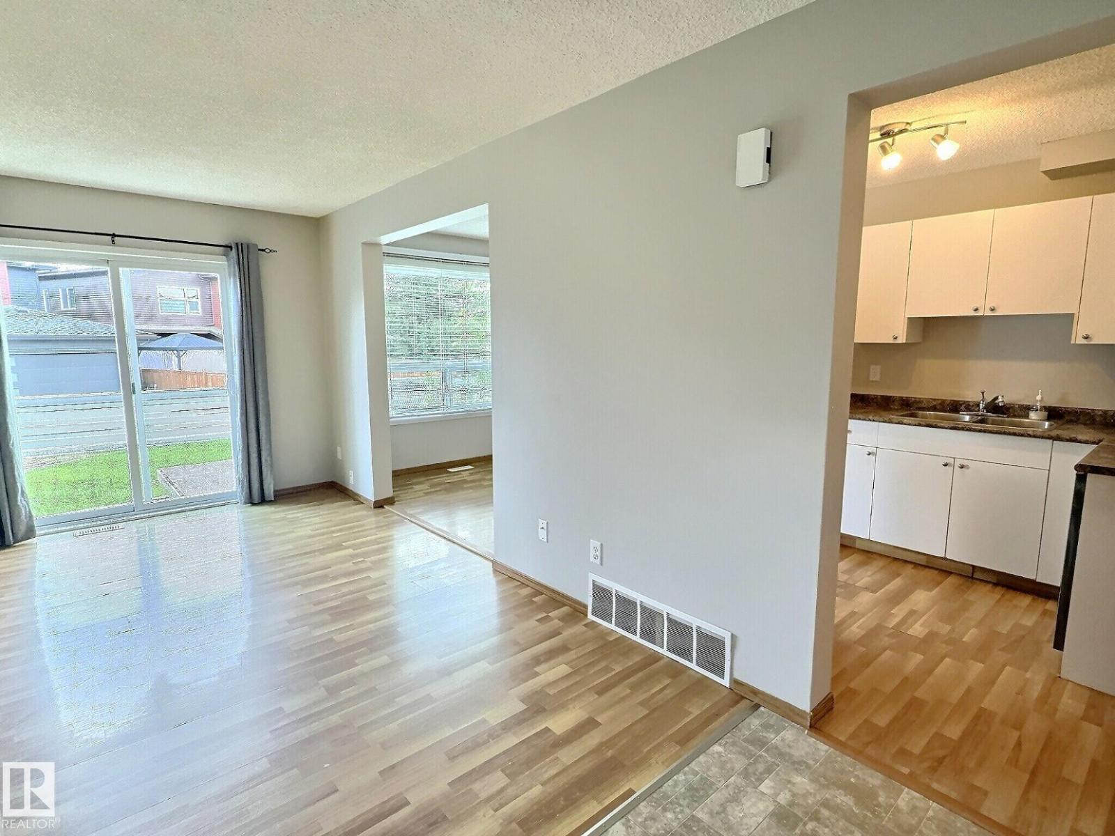 2206 38 St Nw, Edmonton, Alberta  T6L 4C3 - Photo 2 - E4460446