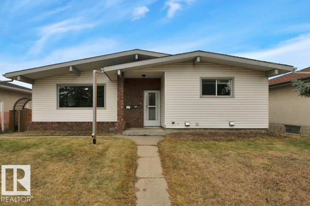 7519 150 Av Nw, Edmonton, Alberta  T5C 2Y2 - Photo 2 - E4460448
