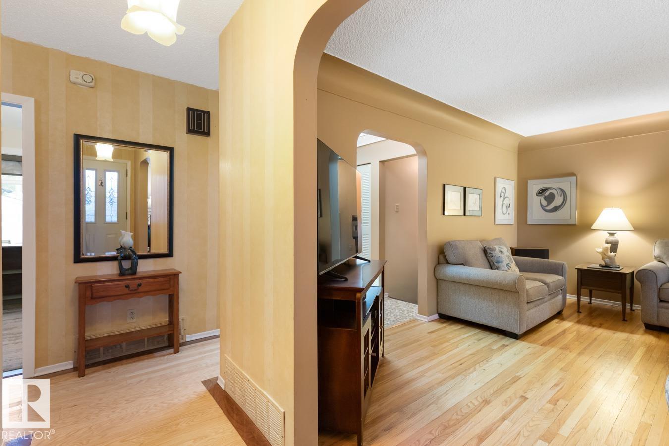 9291 79 St Nw, Edmonton, Alberta  T6C 2R6 - Photo 3 - E4460453