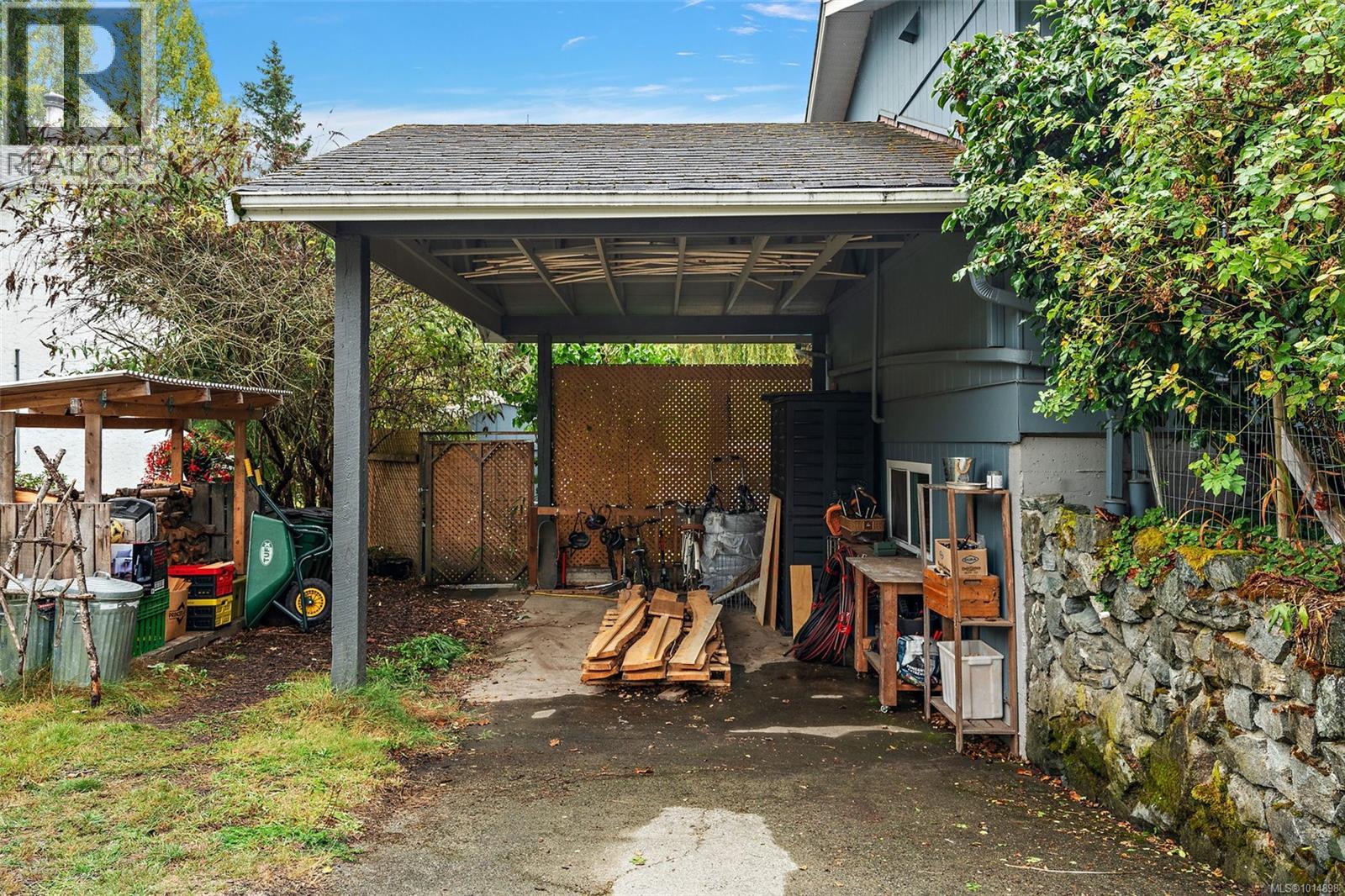 975 Taine Pl, Saanich, British Columbia  V8X 4A5 - Photo 25 - 1014898