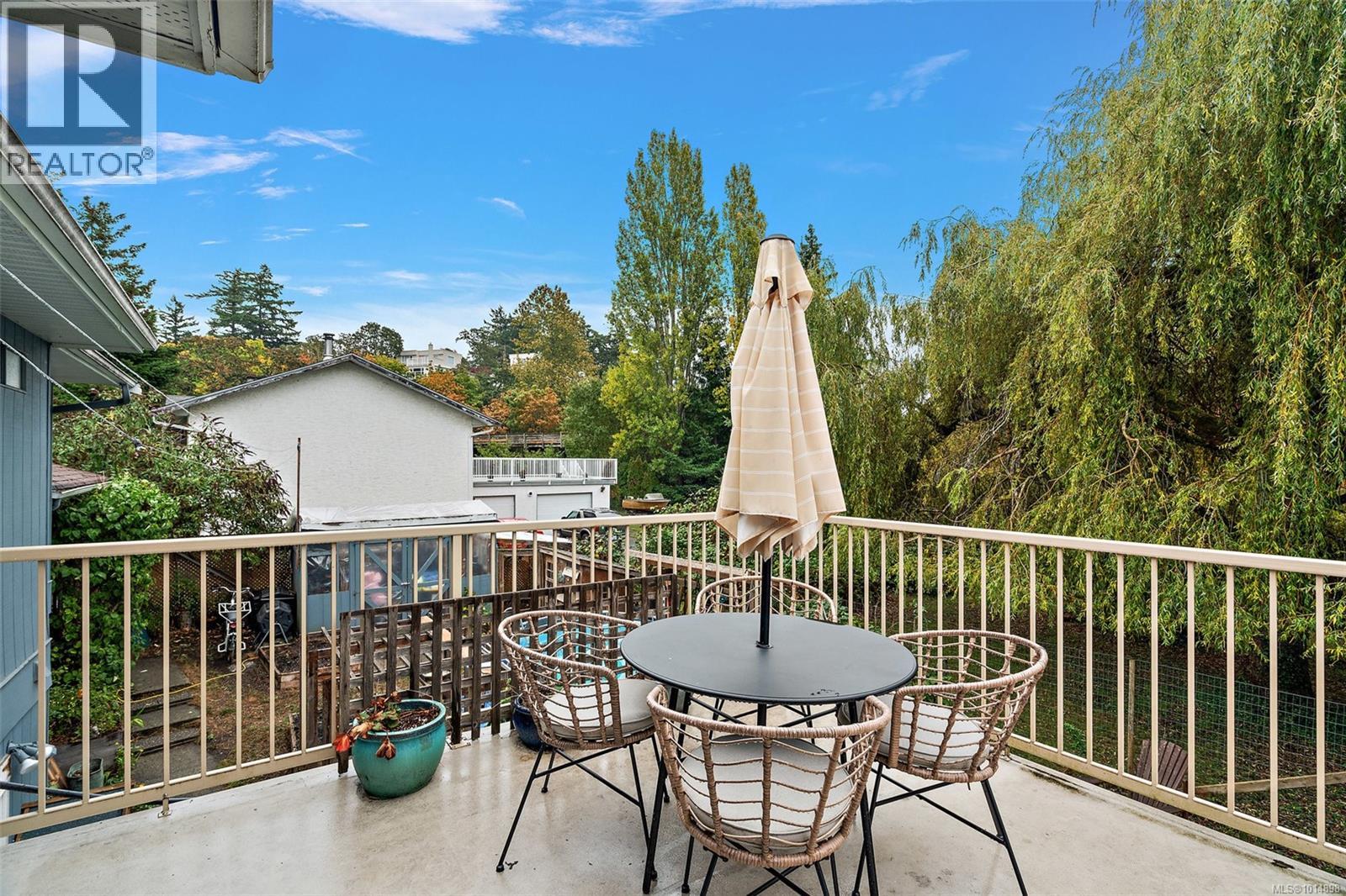 975 Taine Pl, Saanich, British Columbia  V8X 4A5 - Photo 31 - 1014898