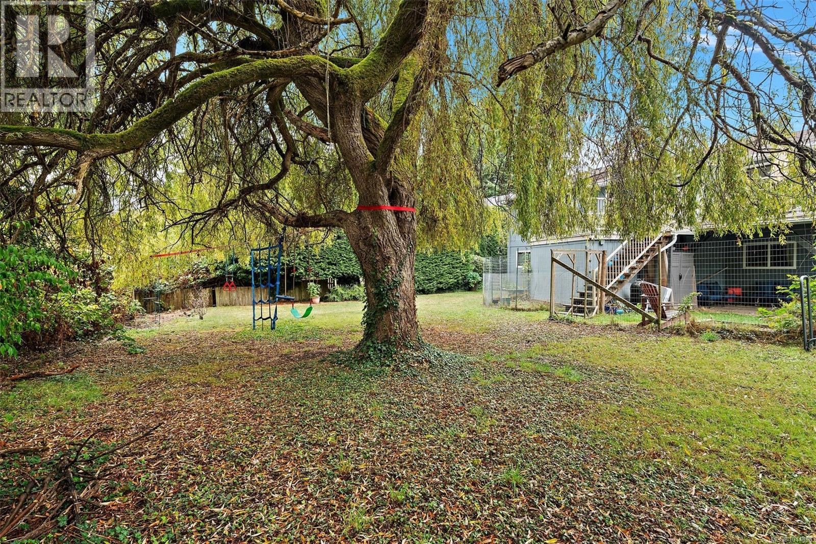 975 Taine Pl, Saanich, British Columbia  V8X 4A5 - Photo 32 - 1014898
