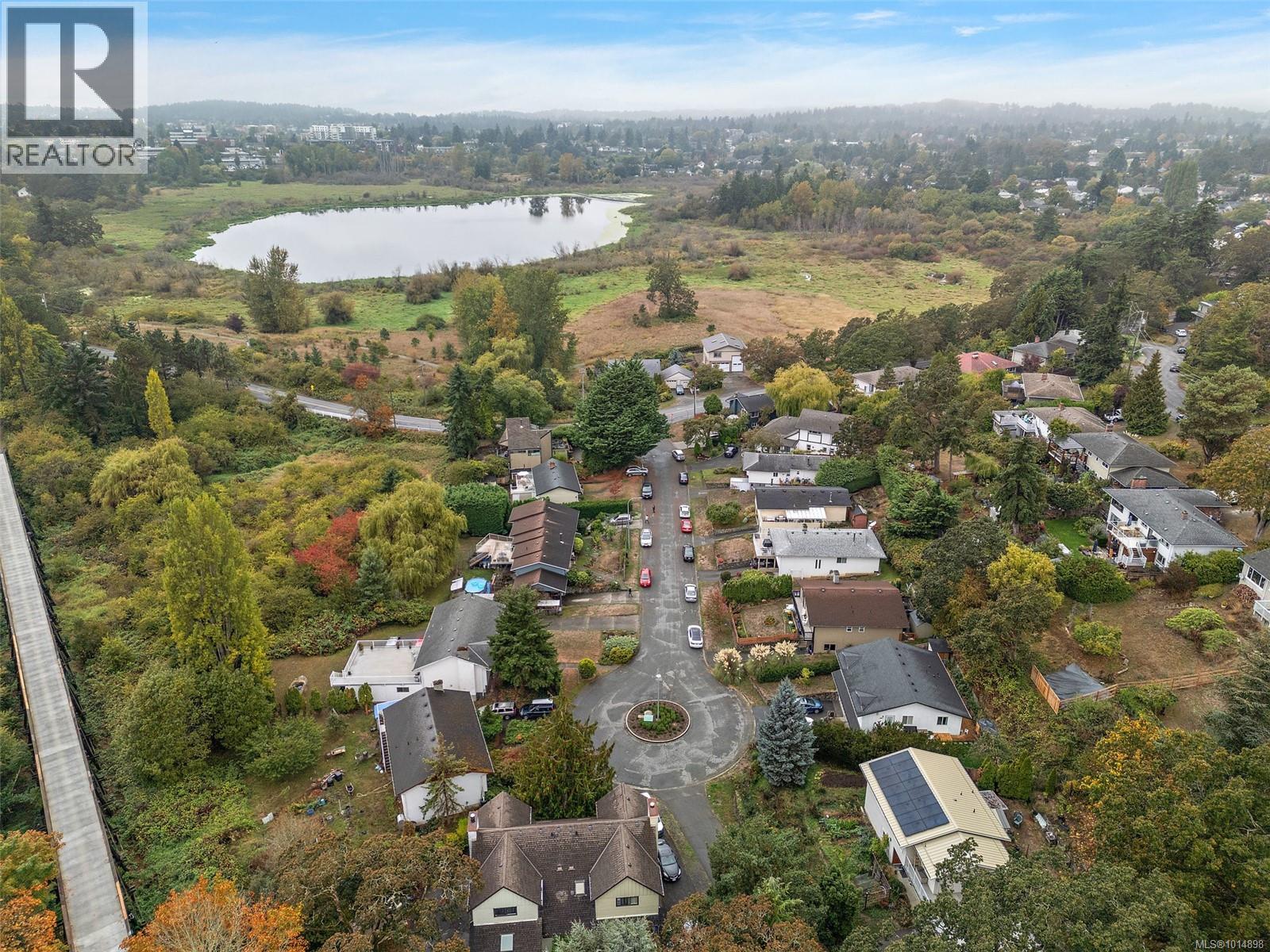 975 Taine Pl, Saanich, British Columbia  V8X 4A5 - Photo 33 - 1014898