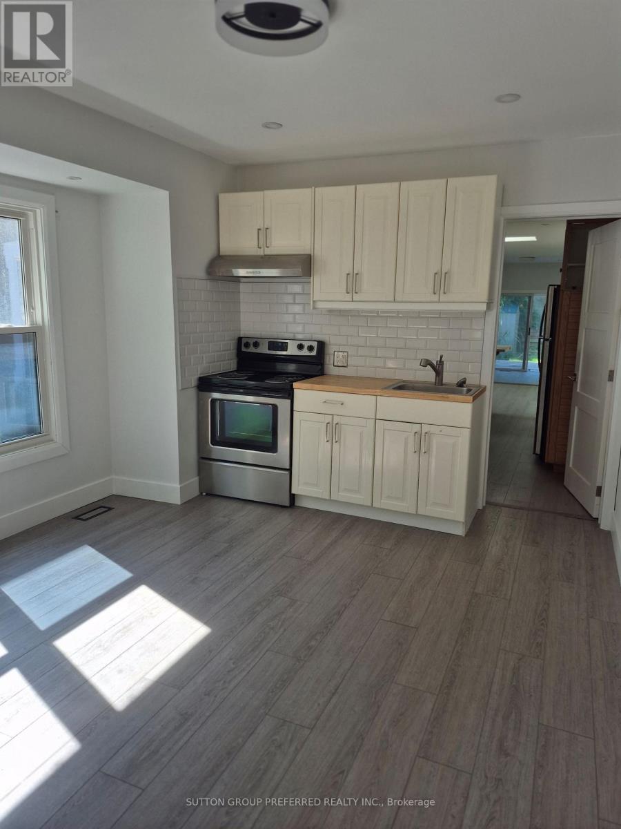 863 Colborne Street, London East, Ontario  N6A 4A1 - Photo 4 - X12438896
