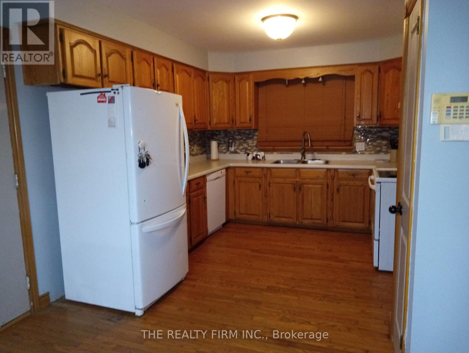 1132 Iroquois Crescent, Woodstock, Ontario  N4T 1C3 - Photo 9 - X12439764