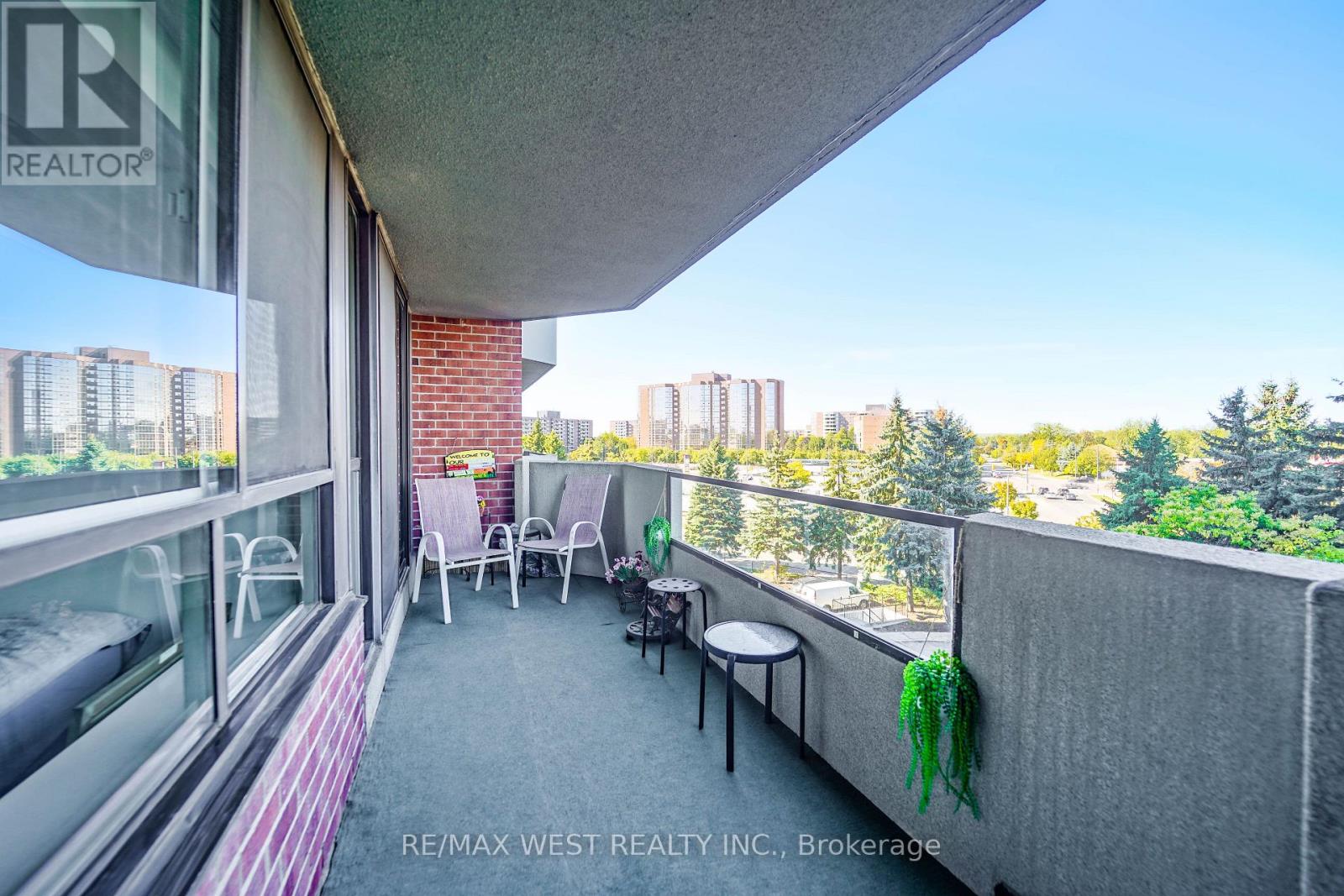 501 - 33 Weldrick Road E, Richmond Hill, Ontario  L4C 8W4 - Photo 9 - N12440431