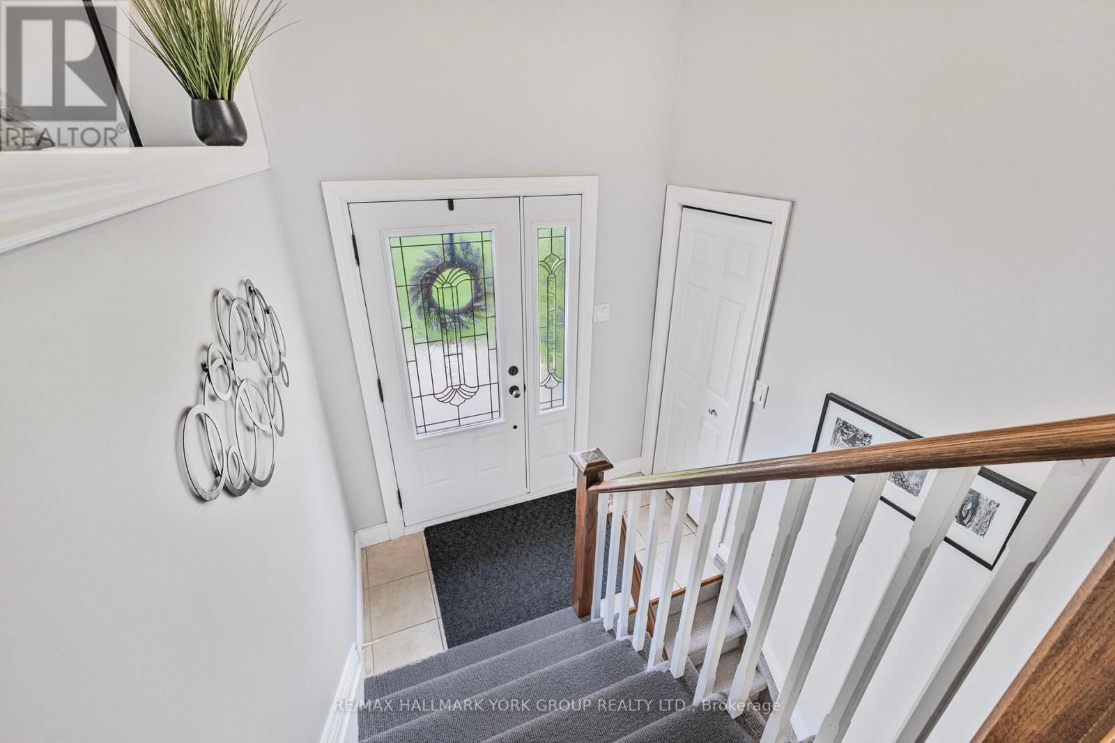 14 Anchor Court, East Gwillimbury (Holland Landing), Ontario  L9N 1G1 - Photo 8 - N12373911