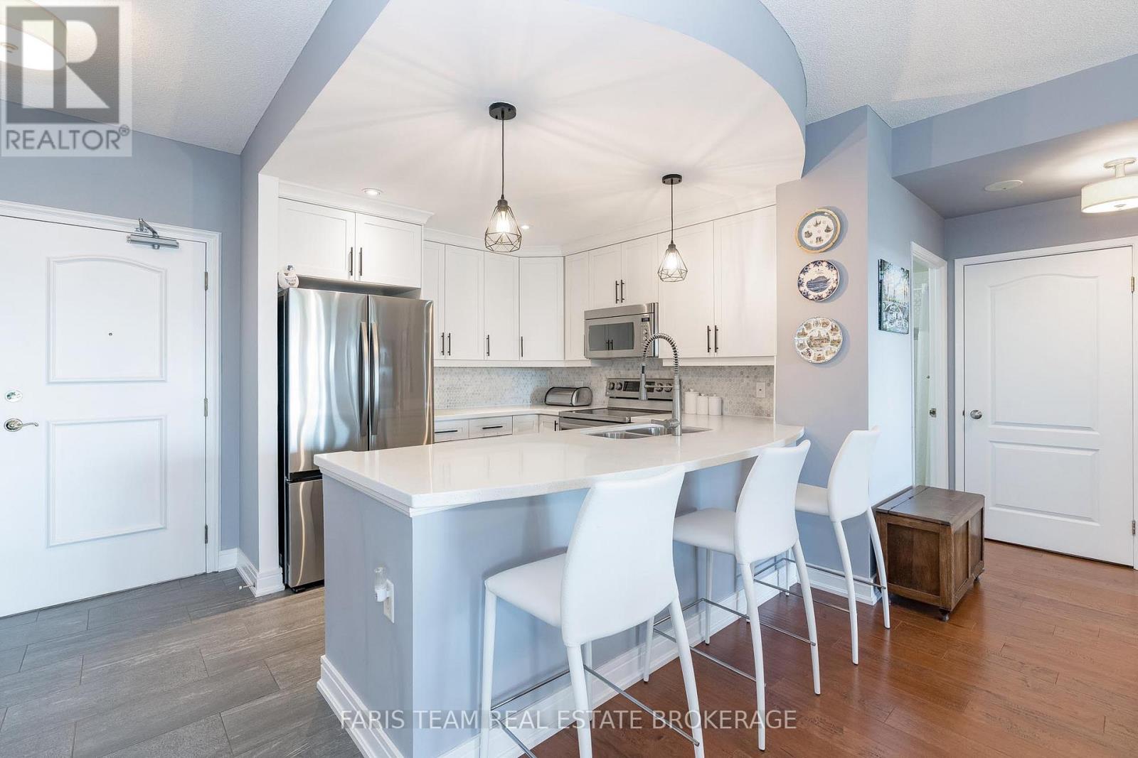 902 - 2 Toronto Street, Barrie, Ontario  L4N 9R2 - Photo 6 - S12424784
