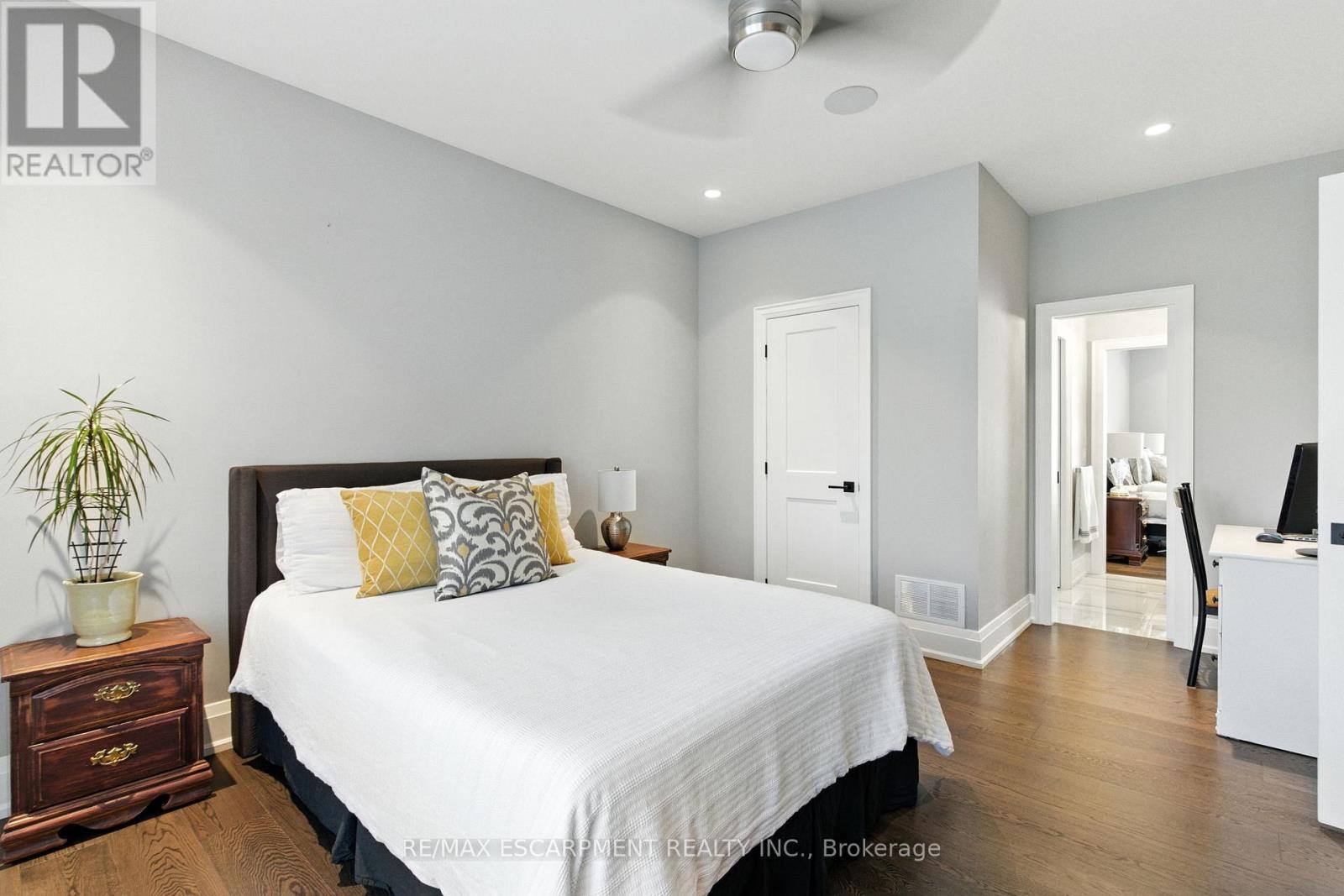 41 Shakespeare Road, Hamilton, Ontario  L9H 7R5 - Photo 24 - X12438380