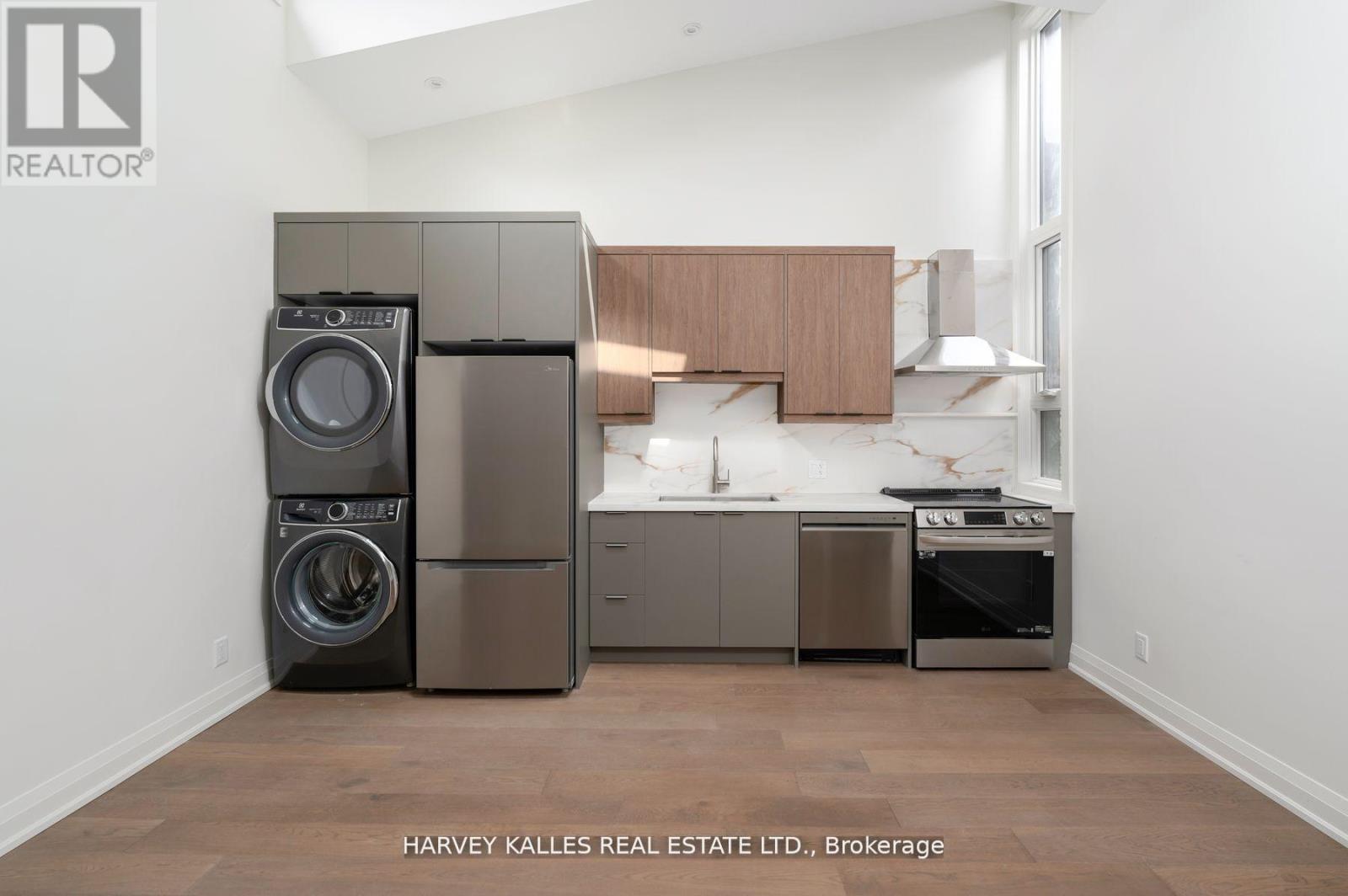 4 (3rd Floor) - 24 Sullivan Street, Toronto, Ontario  M5T 1B9 - Photo 2 - C12440711