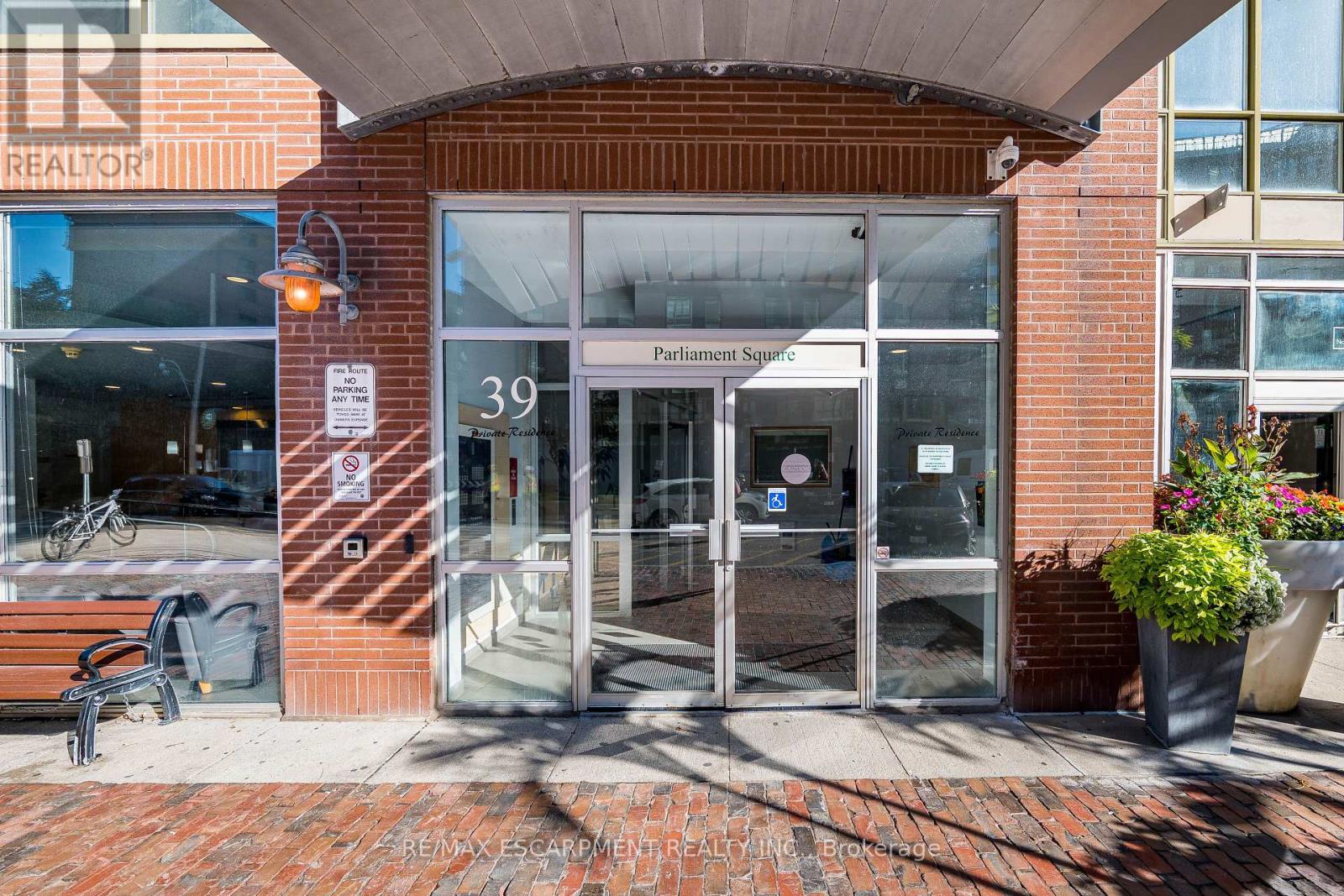 909 - 39 Parliament Street, Toronto, Ontario  M5A 4R2 - Photo 2 - C12440737