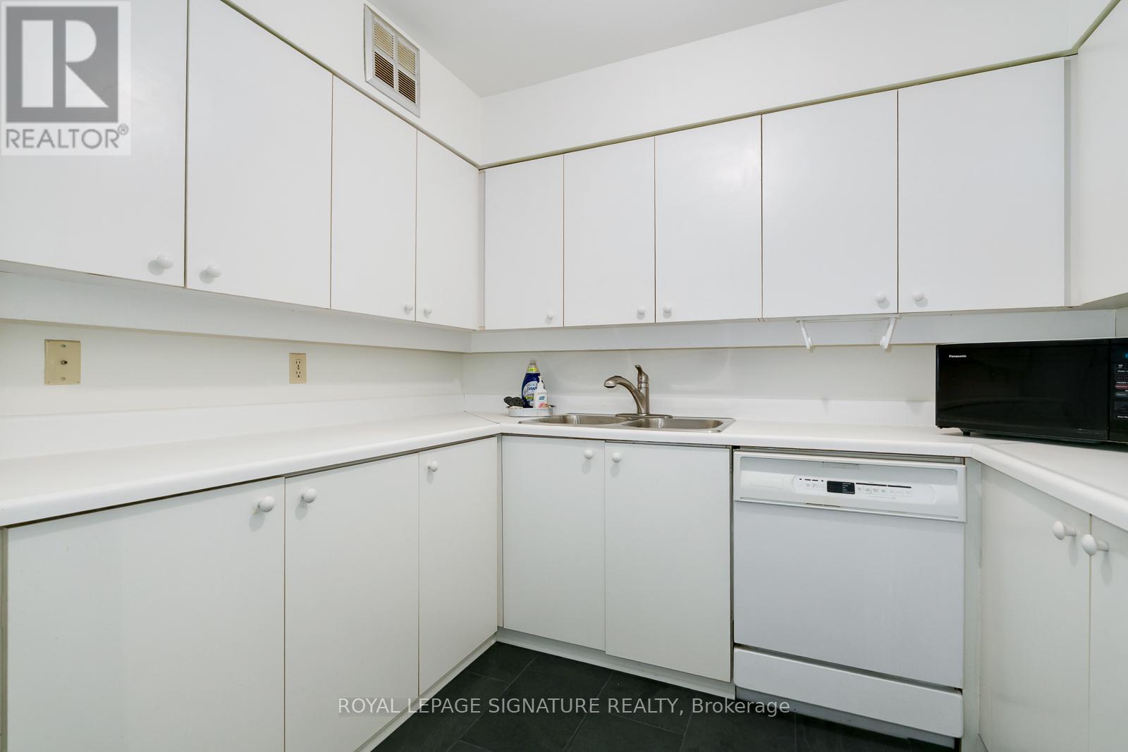1304 - 260 Heath Street W, Toronto, Ontario  M5P 3L6 - Photo 9 - C12440750