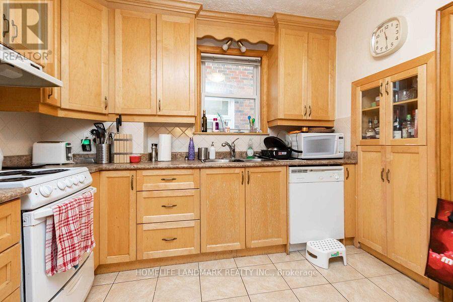 Main - 969 Avenue Road, Toronto, Ontario  M5P 2K9 - Photo 7 - C12440777
